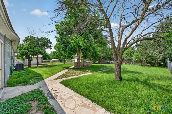 $1,650 | 14 Steele Street, Lampasas, TX 76550