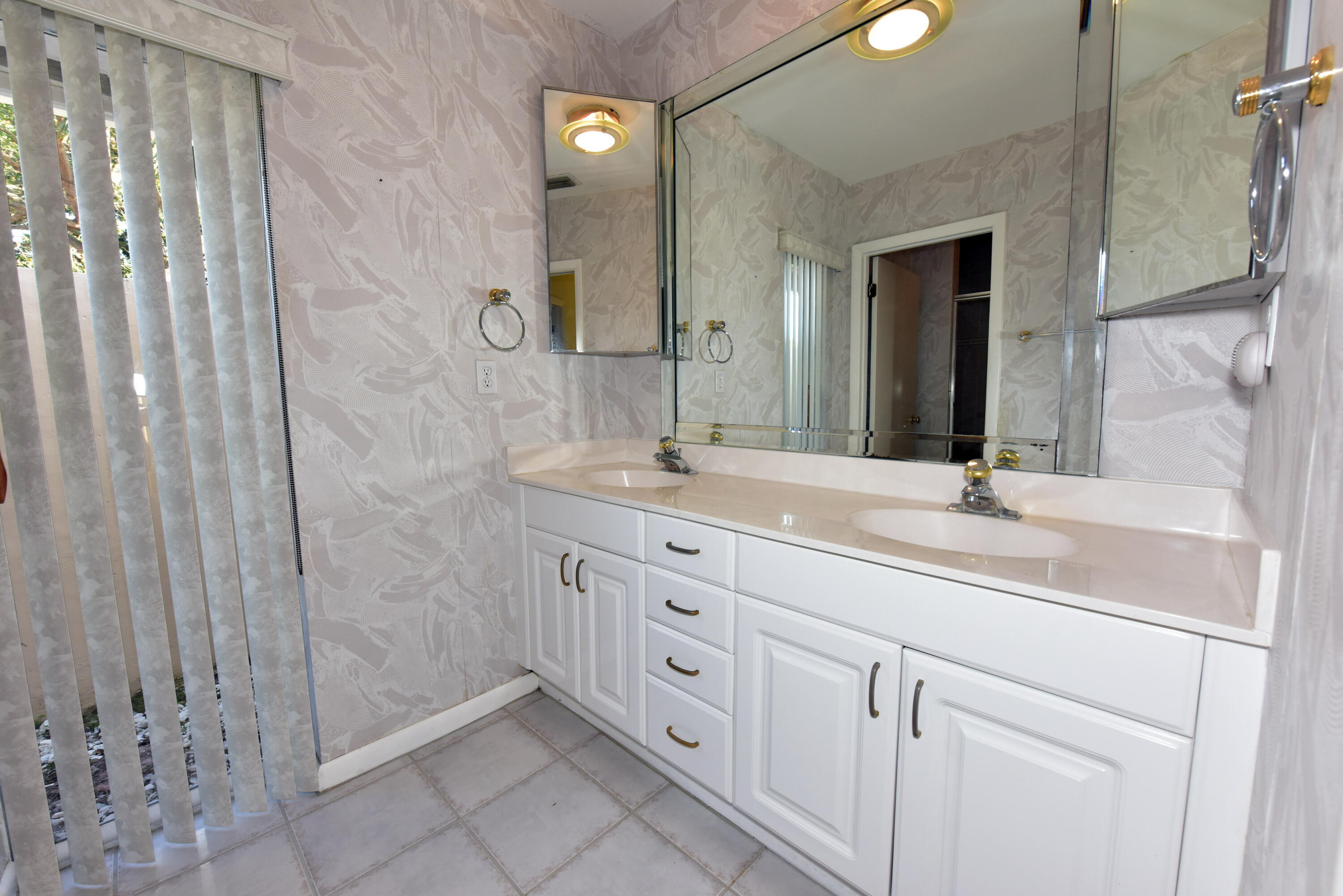 6813 Viento Way Boca Raton, FL 33433 - Photo 16 of 19 Master Bath
