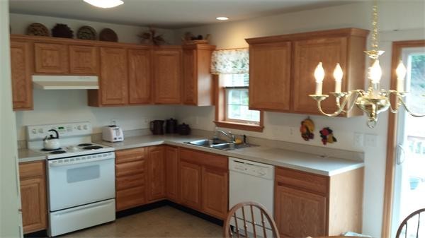 8 Winneconnett Road Worcester, MA 01605 - Photo 4 of 15 Gallery Image 4