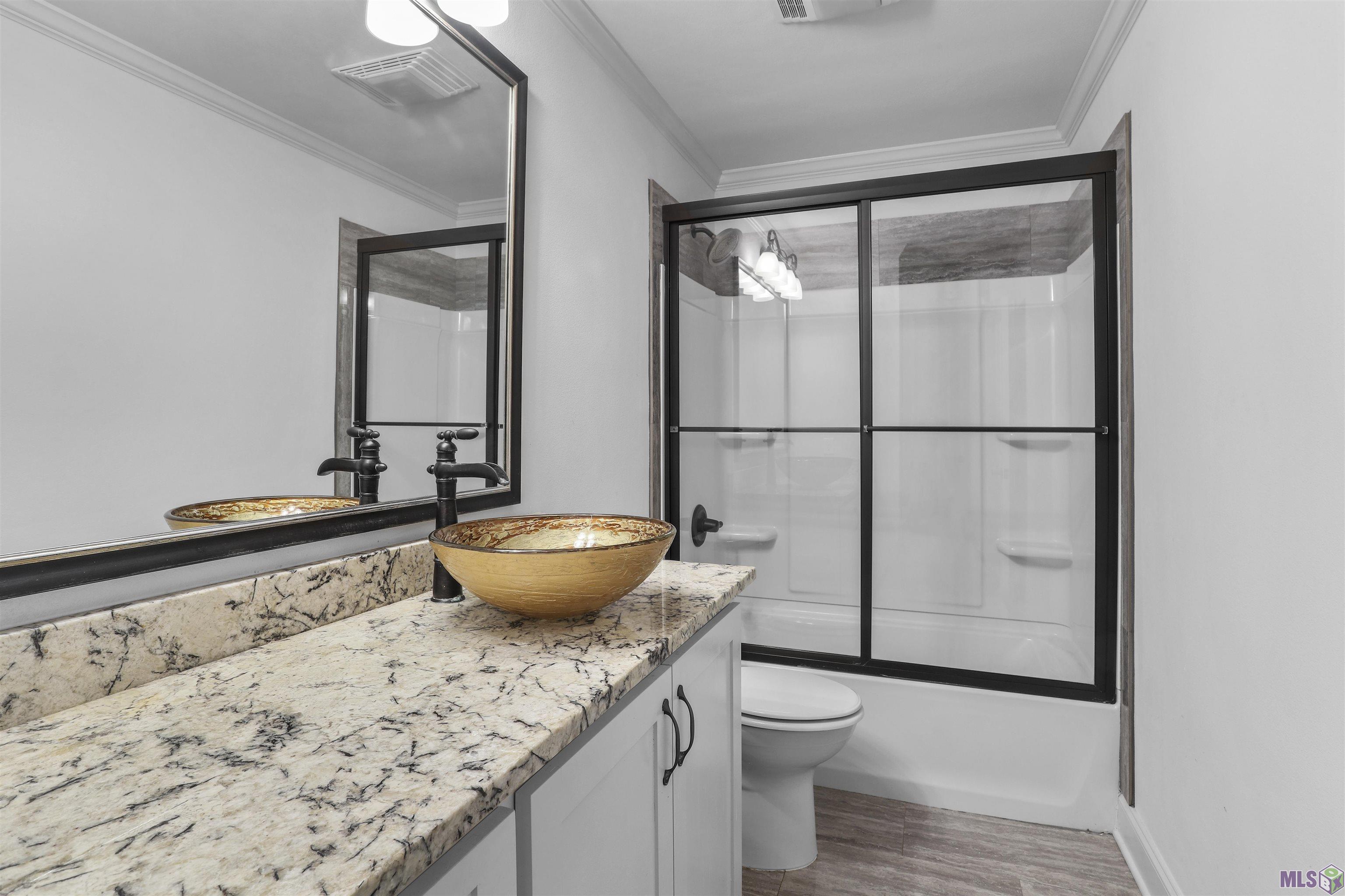 16622 Abshire Avenue Baton Rouge, LA 70816 - Photo 11 of 15 Hall Bathroom