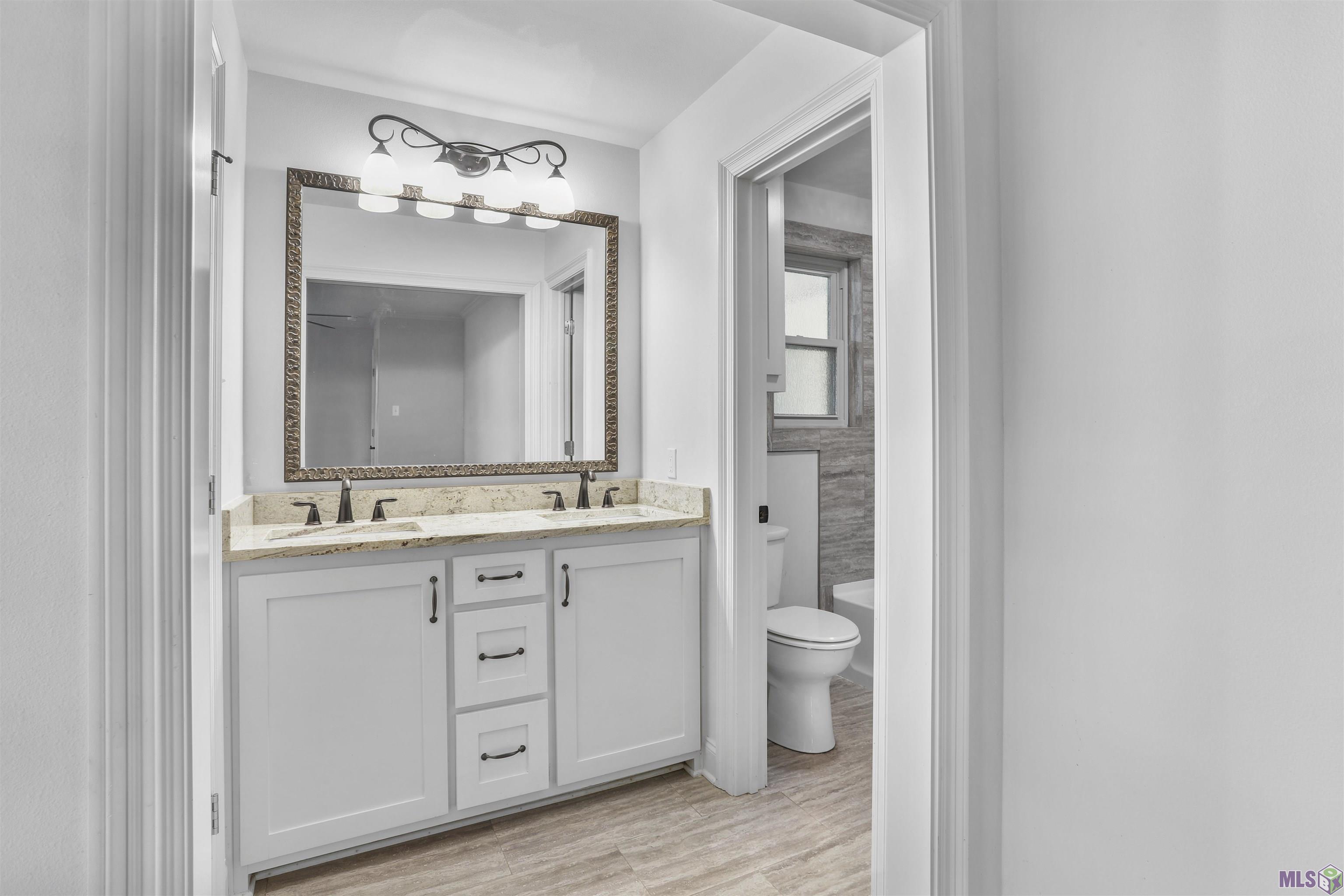 16622 Abshire Avenue Baton Rouge, LA 70816 - Photo 8 of 15 Primary Bathroom