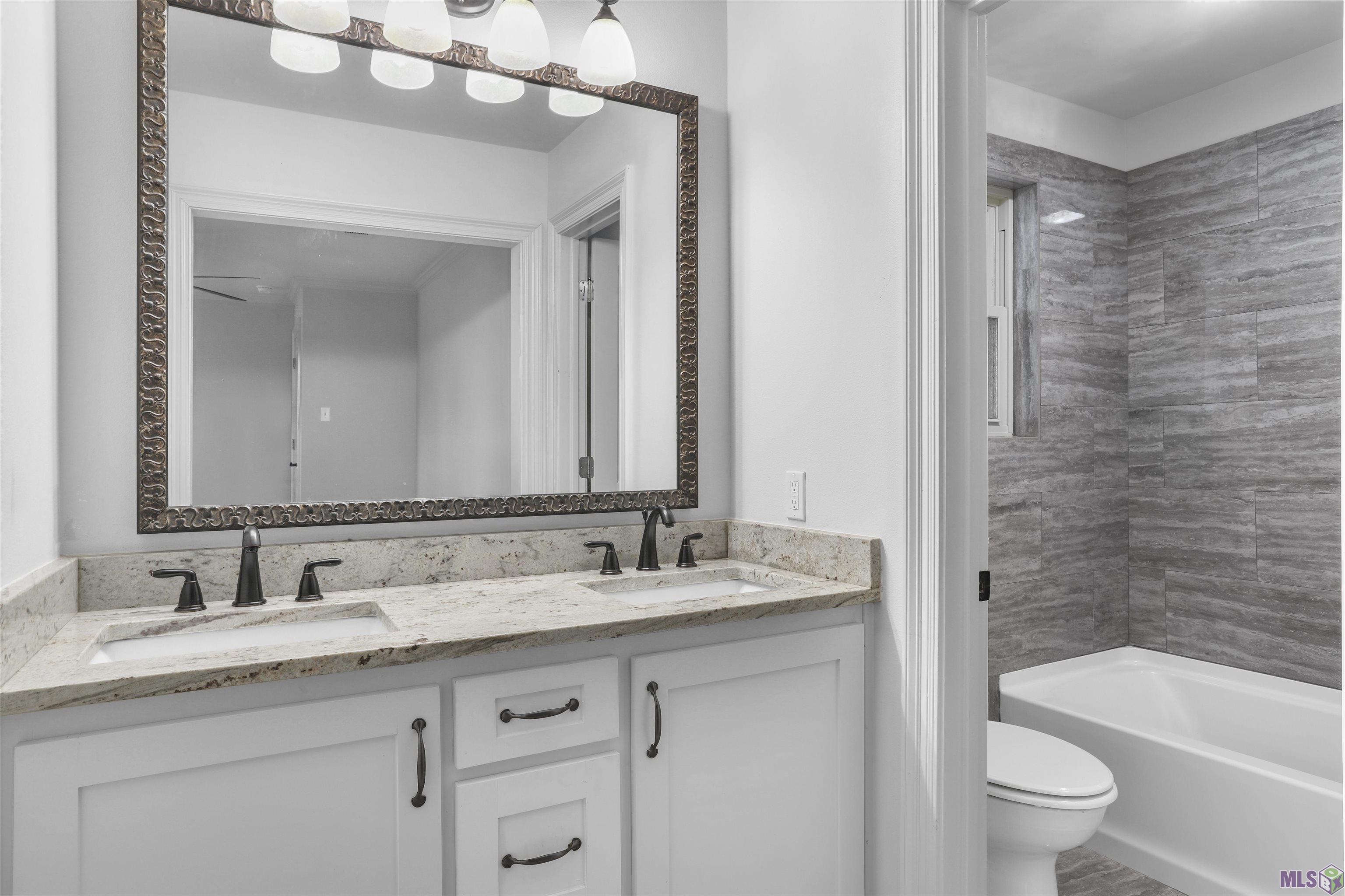 16622 Abshire Avenue Baton Rouge, LA 70816 - Photo 9 of 15 Primary Bathroom
