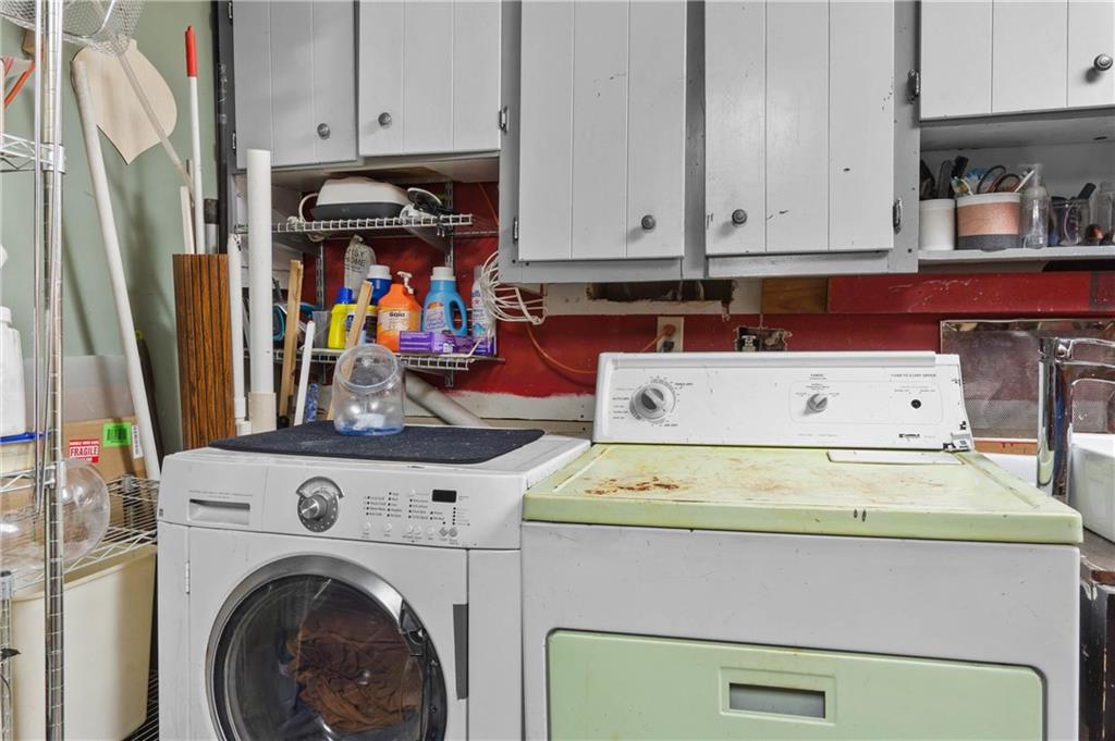 573 Fieldstream Way Northwest Lawrenceville, GA 30044 - Photo 17 of 20 a utility room with dryer and washer