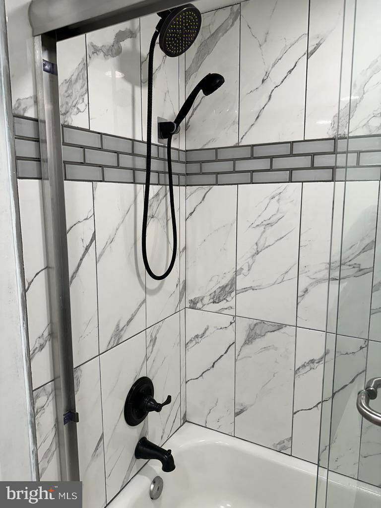 5900 Prince George Drive, Unit 333 Springfield, VA 22152 - Photo 22 of 31 a bathroom with a shower