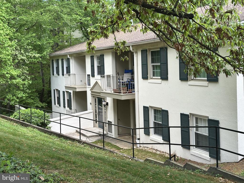 5900 Prince George Drive, Unit 333 Springfield, VA 22152 - Photo 31 of 31 a house view with a garden space
