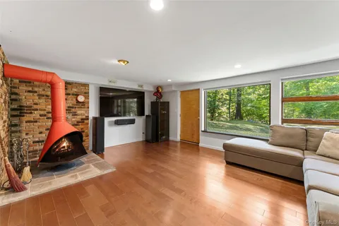 $1,799,000 | 52 Sprain Valley Road, Scarsdale, NY 10583