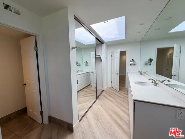 a en suite bathroom with a sink and a mirror