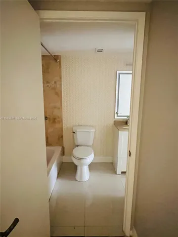 $1,750 | 1470 Northeast 123rd Street, Unit A408, North Miami, FL 33161