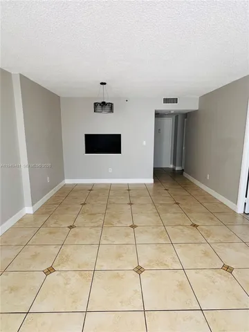 $1,750 | 1470 Northeast 123rd Street, Unit A408, North Miami, FL 33161