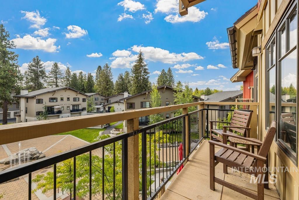 616 North 3rd Street, Unit 304 McCall, ID 83638 - Photo 30 of 38 Balcony with a residential view