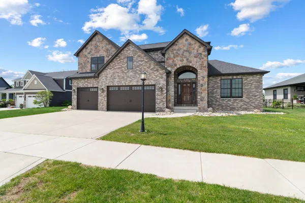 $849,900 | 4705 Hyde Park Drive, Valparaiso, IN 46383