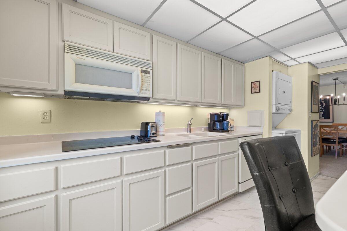 111 11th Street, Unit 3AN Racine, WI 53403 - Photo 11 of 28 Kitchen