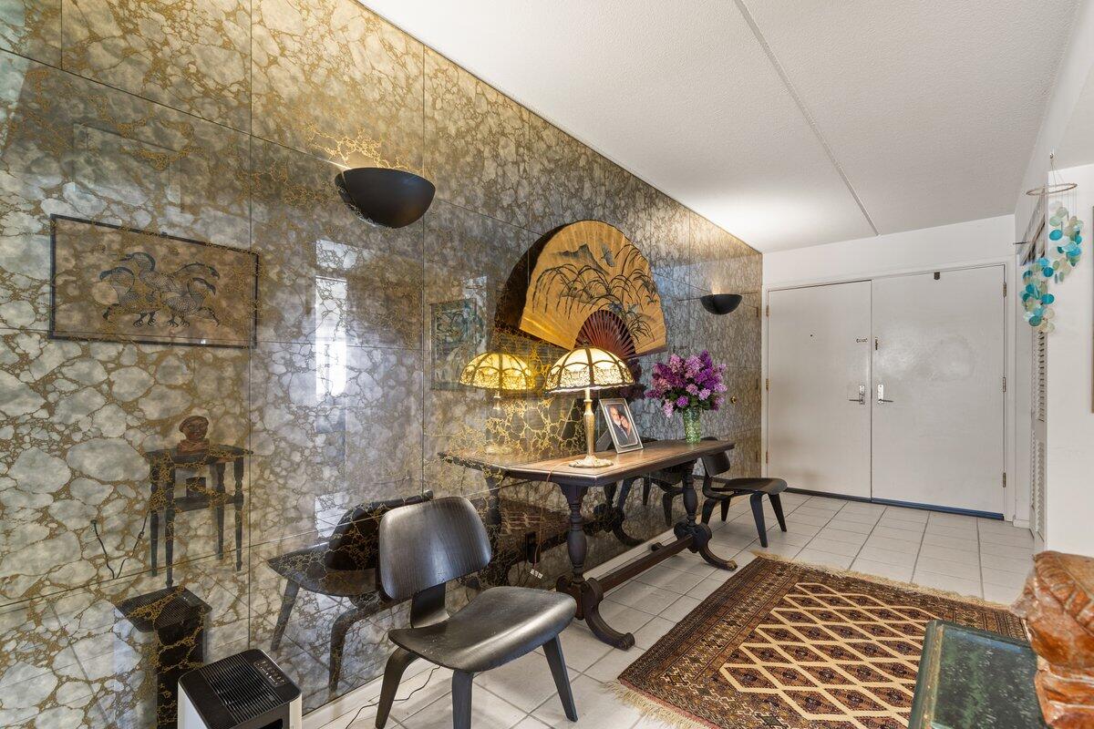 111 11th Street, Unit 3AN Racine, WI 53403 - Photo 4 of 28 Entryway