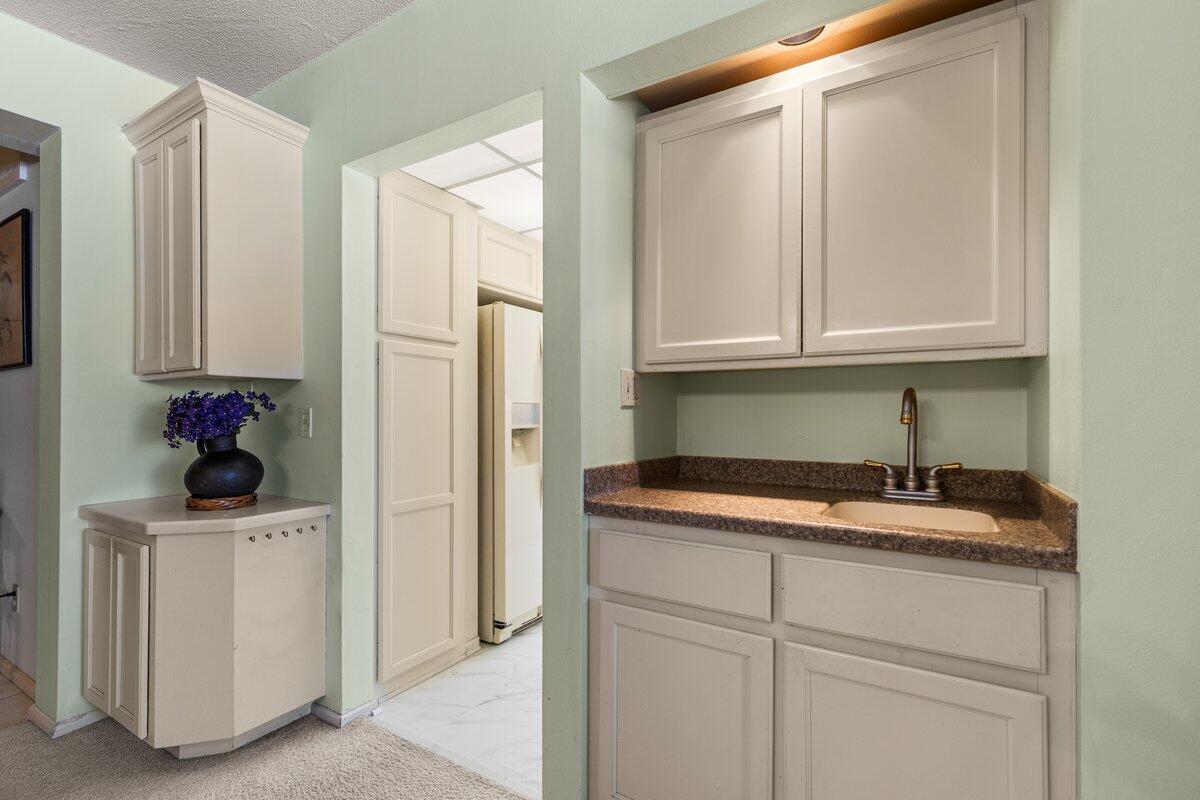 111 11th Street, Unit 3AN Racine, WI 53403 - Photo 8 of 28 Wet Bar