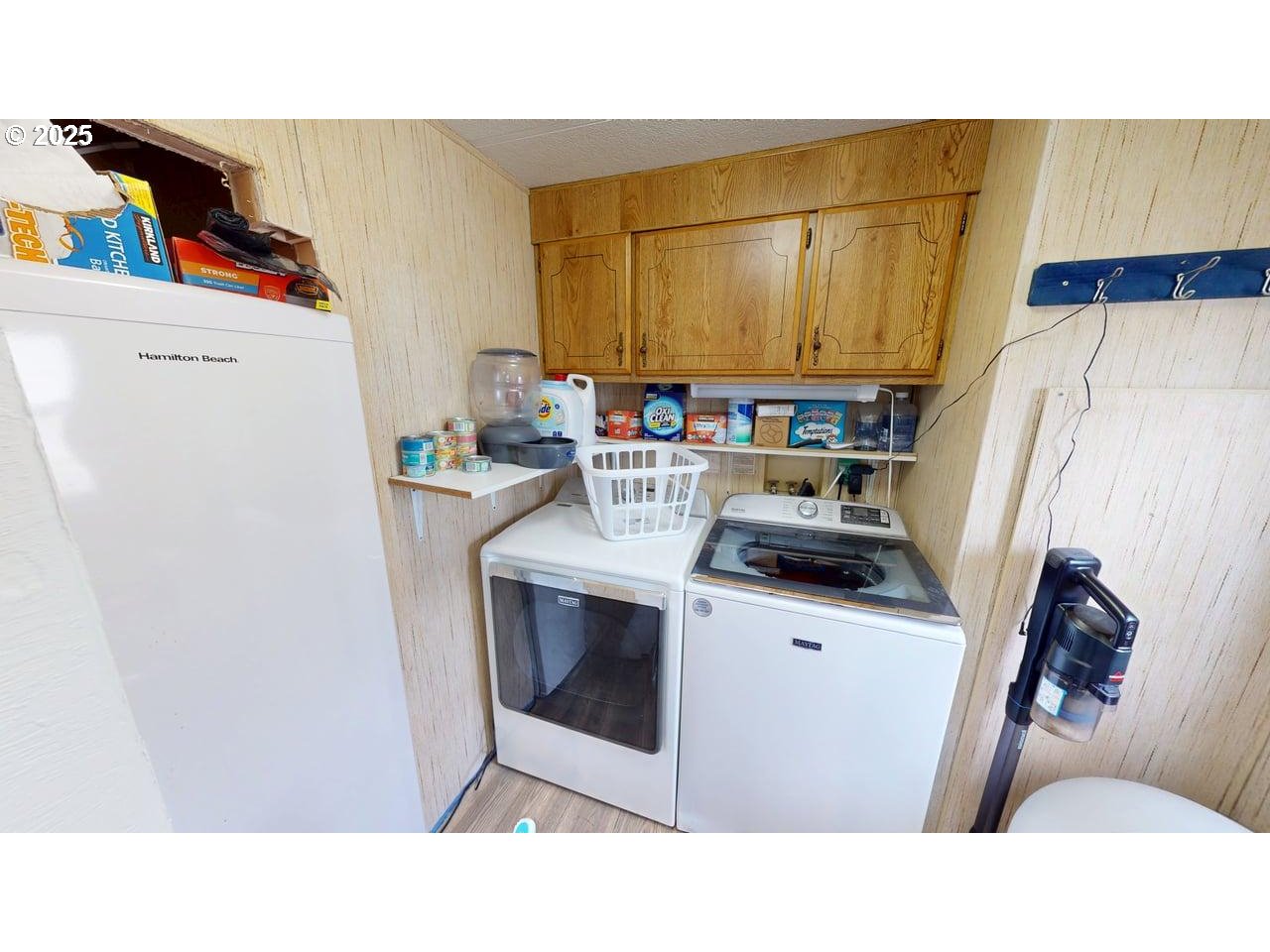 94120 Strahan Street, Unit 3 Gold Beach, OR 97444 - Photo 16 of 20 a kitchen with a sink a stove and a refrigerator