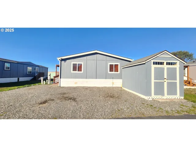 $178,000 | 94120 Strahan Street, Unit 3, Gold Beach, OR 97444