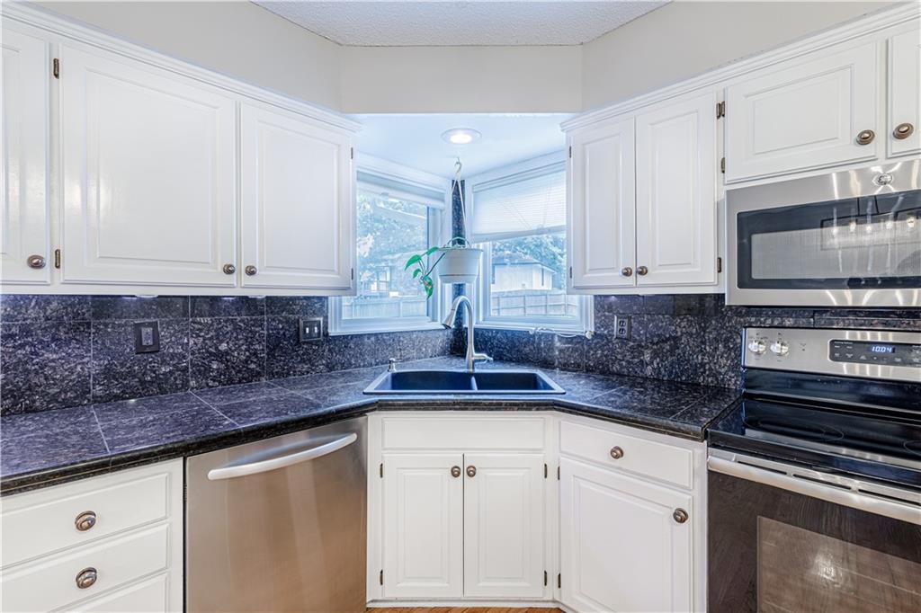 11030 Rene Street Lenexa, KS 66215 - Photo 15 of 39 Gallery Image 15