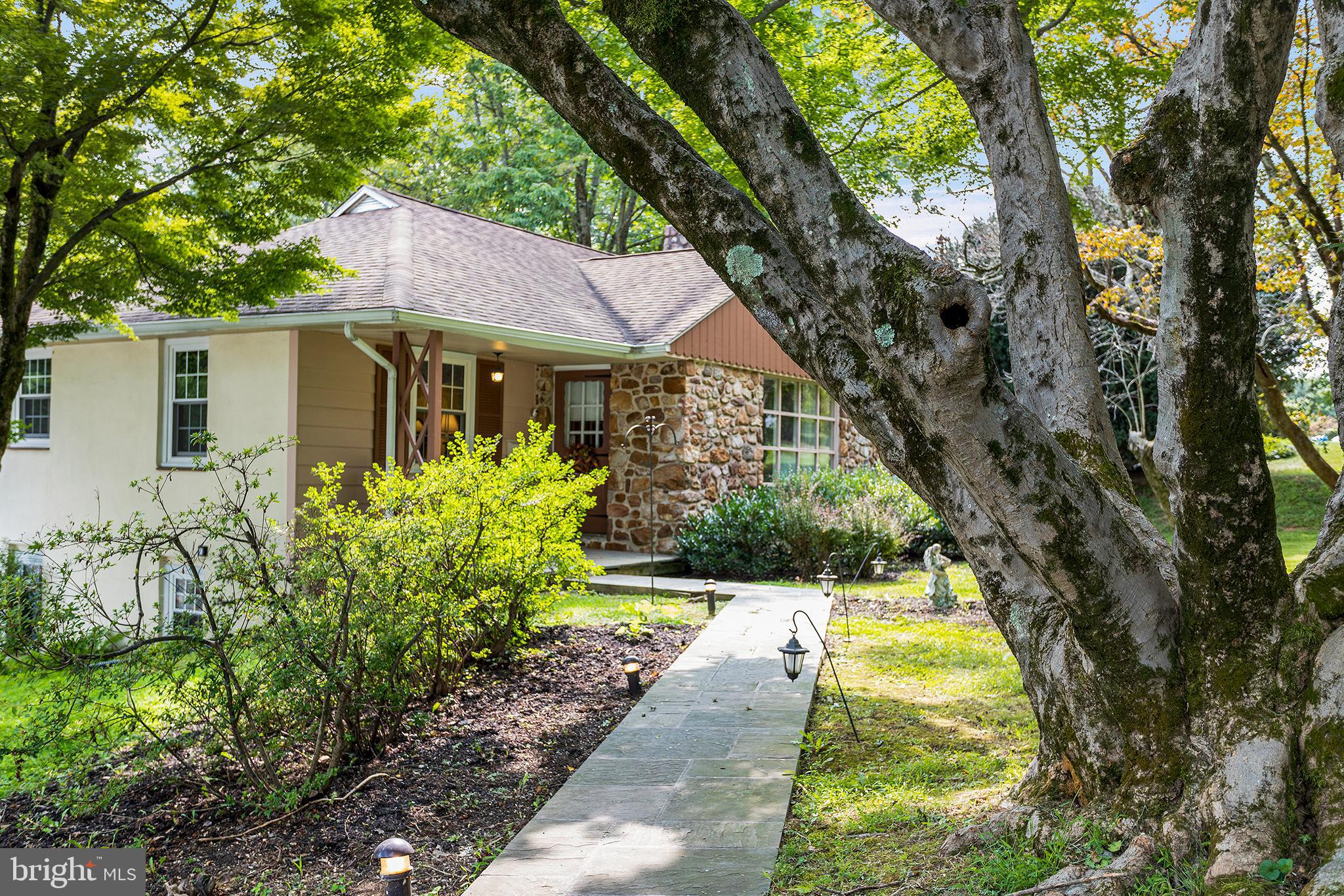 141 Ashley Road Newtown Square, PA 19073 - Photo 2 of 29