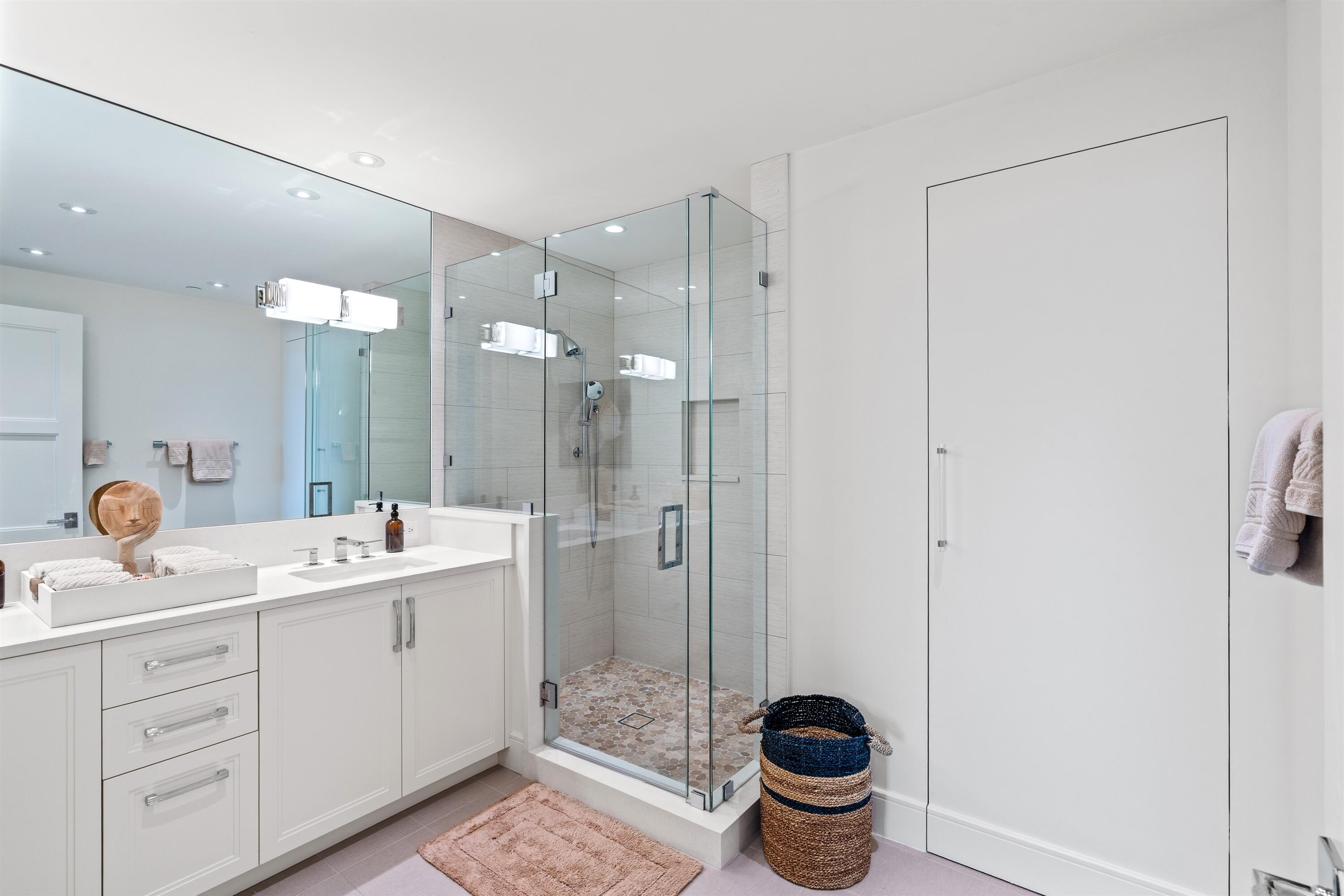 500 Southeast 5th Avenue, Unit 701S Boca Raton, FL 33432 - Photo 24 of 41 EN SUITE BATH