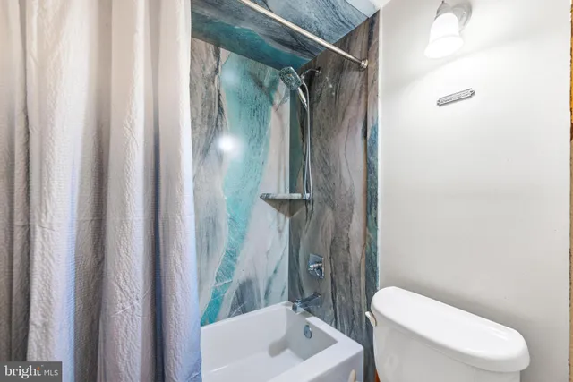 a bathroom with a toilet and a shower