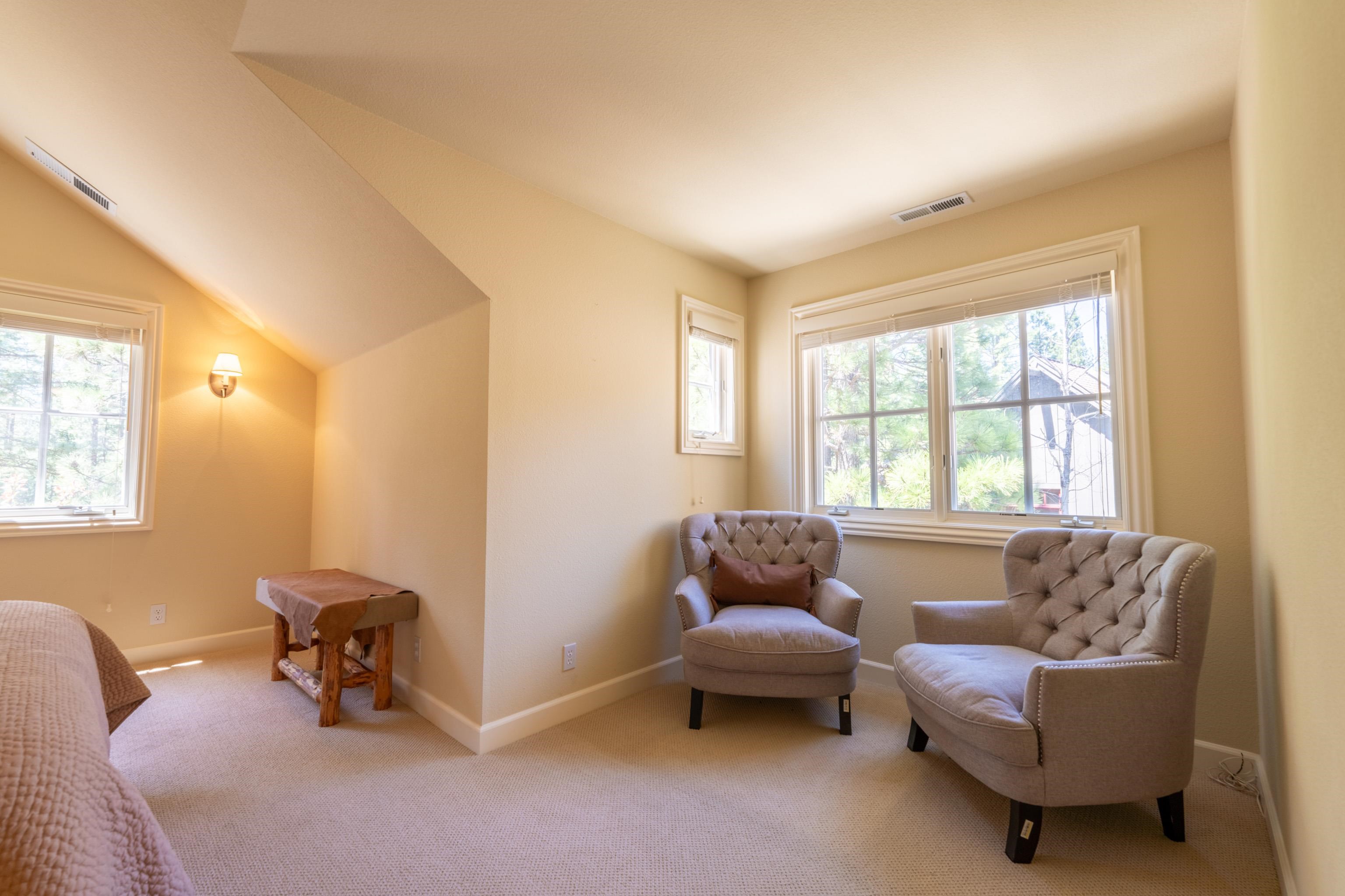 40 Hawk Ridge Clio, CA 96106 - Photo 25 of 42 a living room with furniture and a window