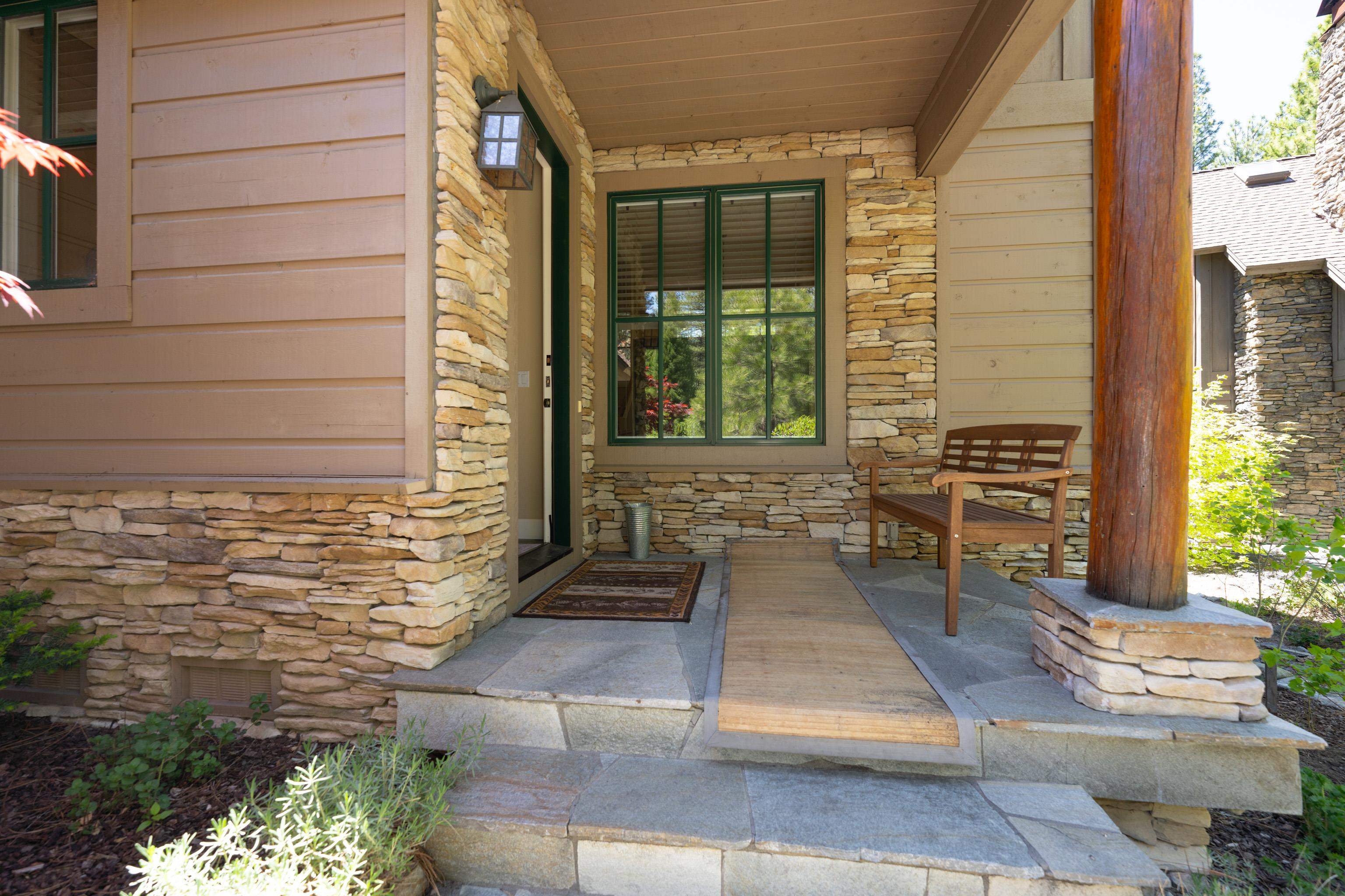 40 Hawk Ridge Clio, CA 96106 - Photo 5 of 42 a view of a patio with table and chairs and wooden floor