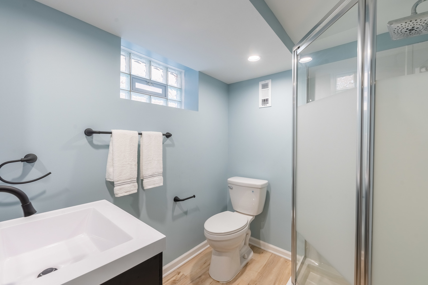 2335 14th Avenue North Riverside, IL 60546 - Photo 18 of 33 a bathroom with a toilet a sink and mirror
