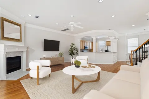 $399,000 | 920 Asbury Street, Houston, TX 77007