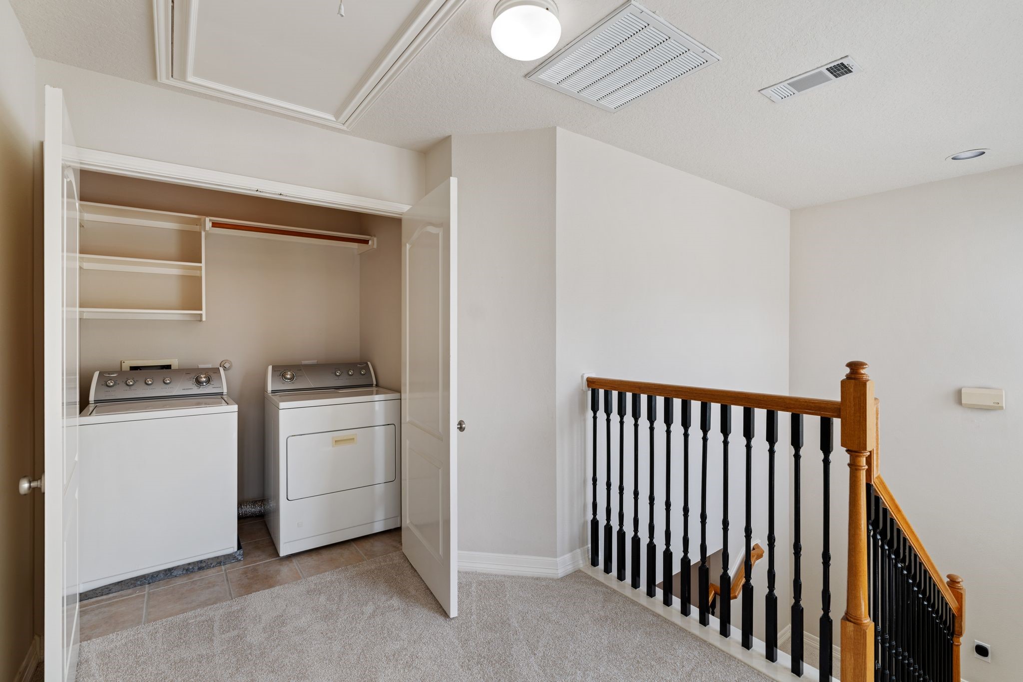 920 Asbury Street Houston, TX 77007 - Photo 31 of 33 a utility room with dryer and washer