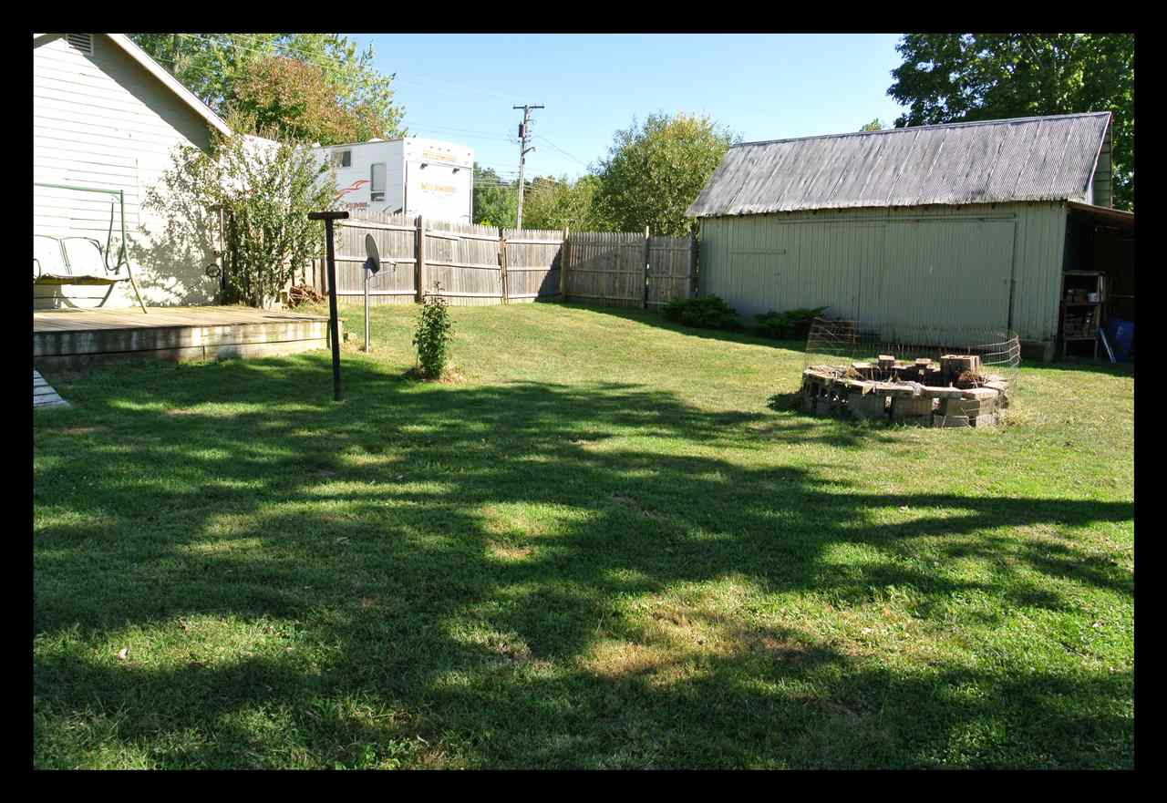 7600 South Strain Ridge Road Bloomington, IN 47401 - Photo 16 of 17 Gallery Image 16