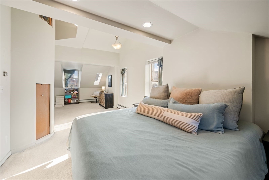 468 Shawmut Avenue, Unit 2 Boston, MA 02118 - Photo 19 of 30 a living room with furniture and a lamp