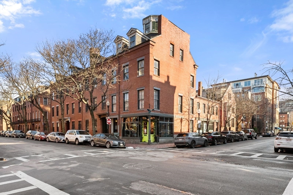 468 Shawmut Avenue, Unit 2 Boston, MA 02118 - Photo 28 of 30 a view of a street with cars