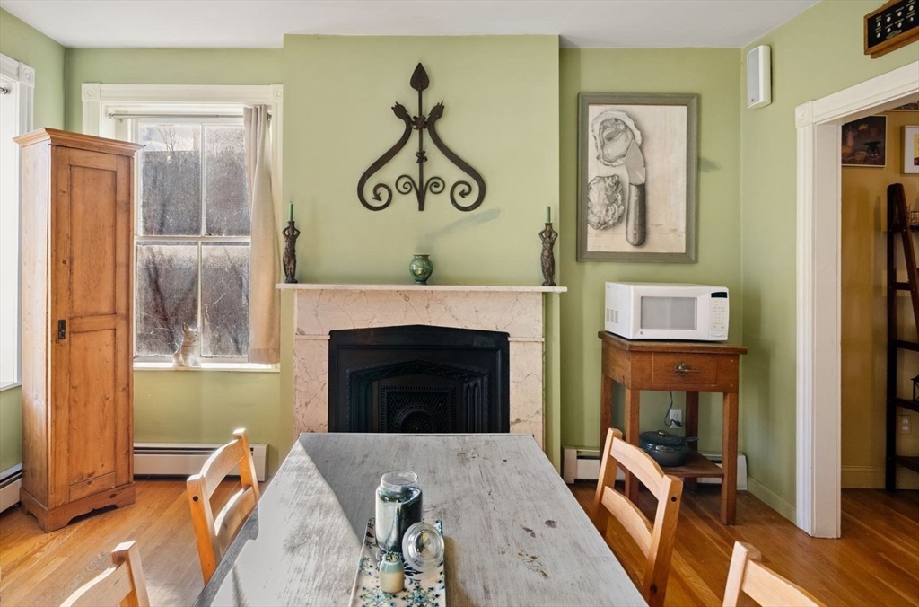 468 Shawmut Avenue, Unit 2 Boston, MA 02118 - Photo 8 of 30 a living room with furniture mirror and a fireplace