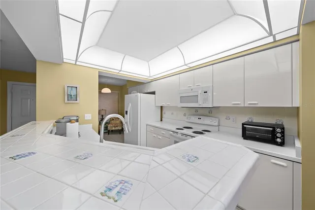 a en suite bathroom with a double vanity sink and a mirror