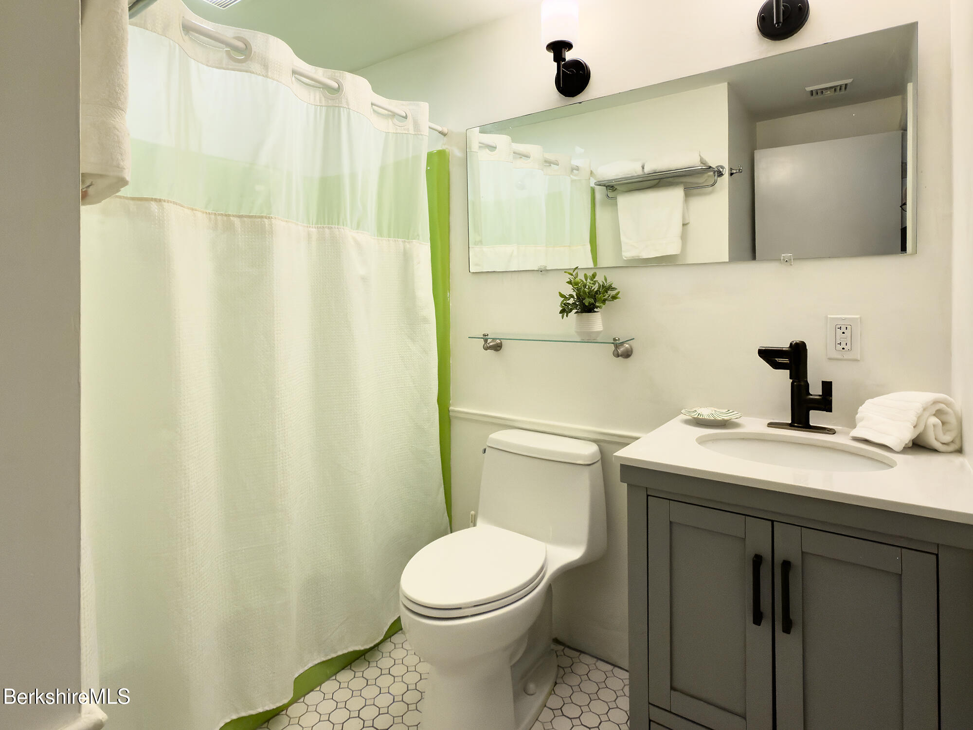 261 Osceola Road Richmond, MA 01254 - Photo 35 of 45 Second Floor Full Bathroom