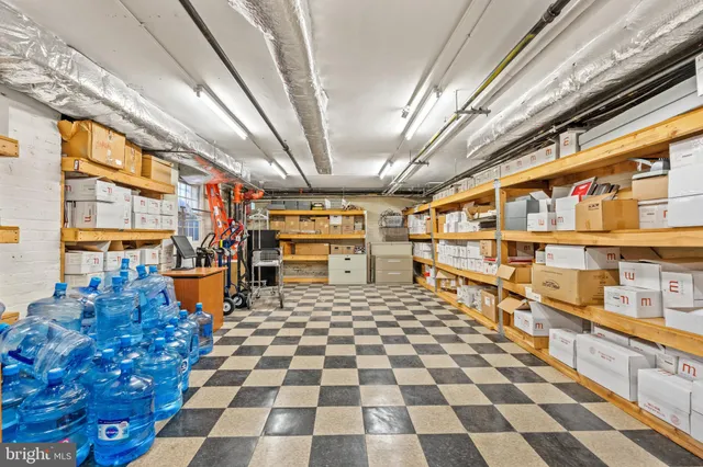 a view of entryway with a front door