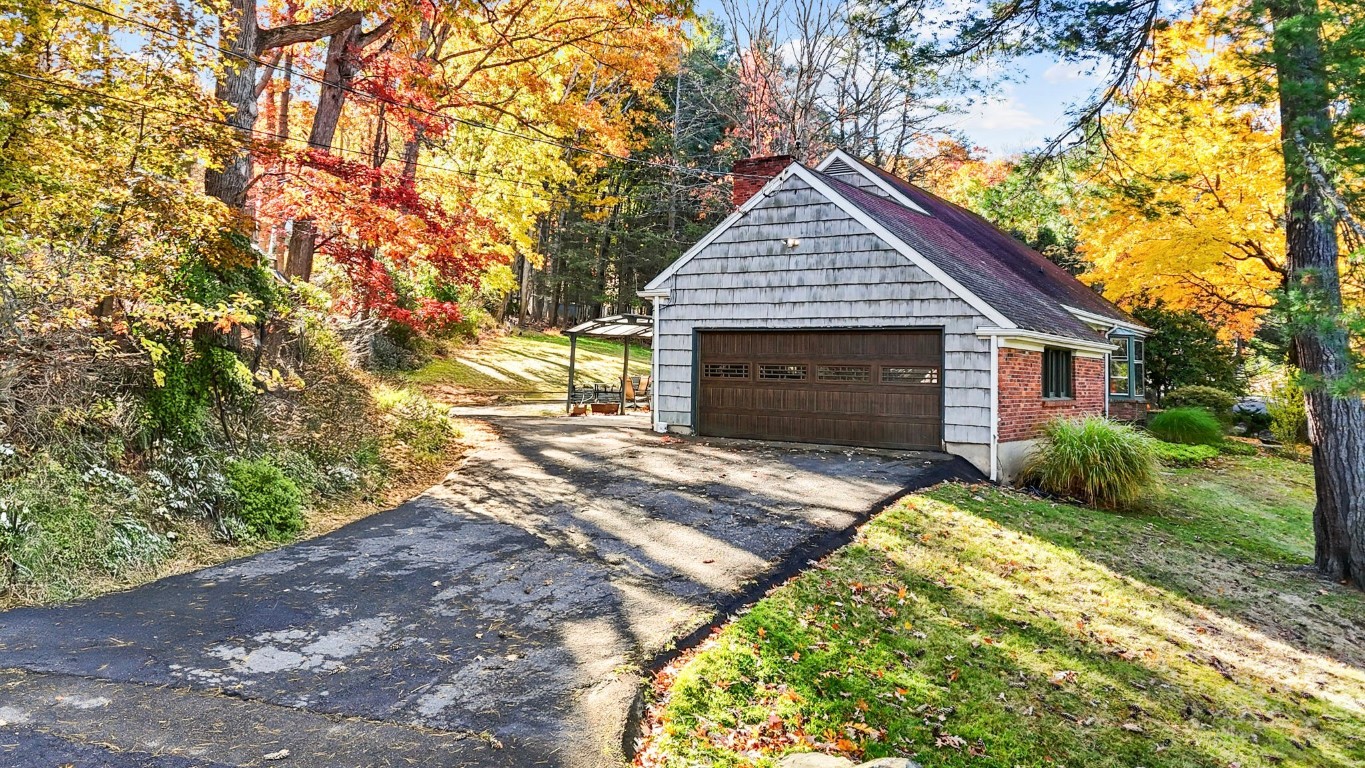 2101 West Hamton Road Binghamton, NY 13903 - Photo 7 of 40