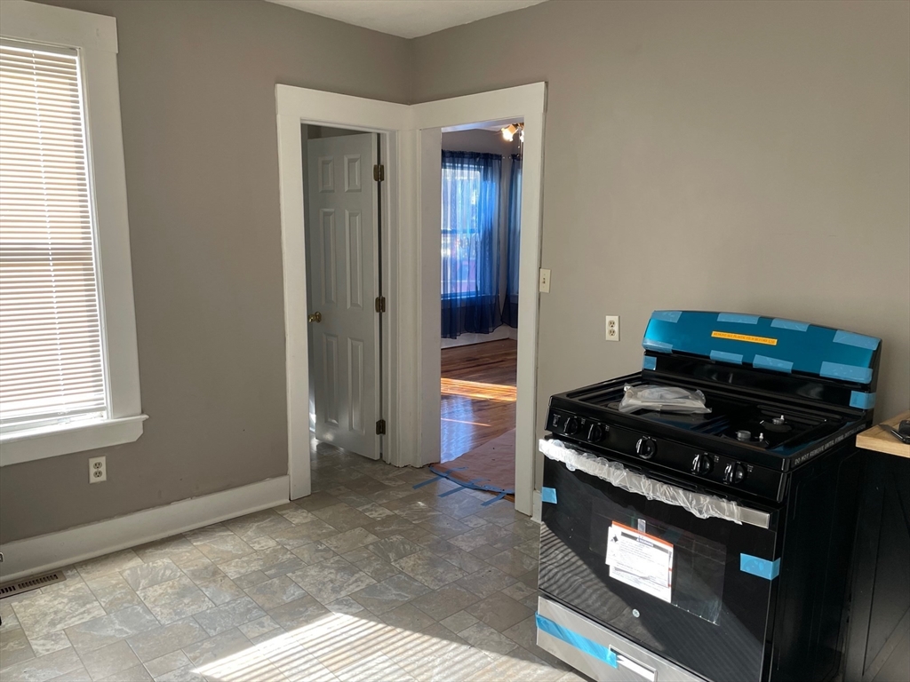 31 Cottage Street West Springfield, MA 01089 - Photo 11 of 27 Gallery Image 11