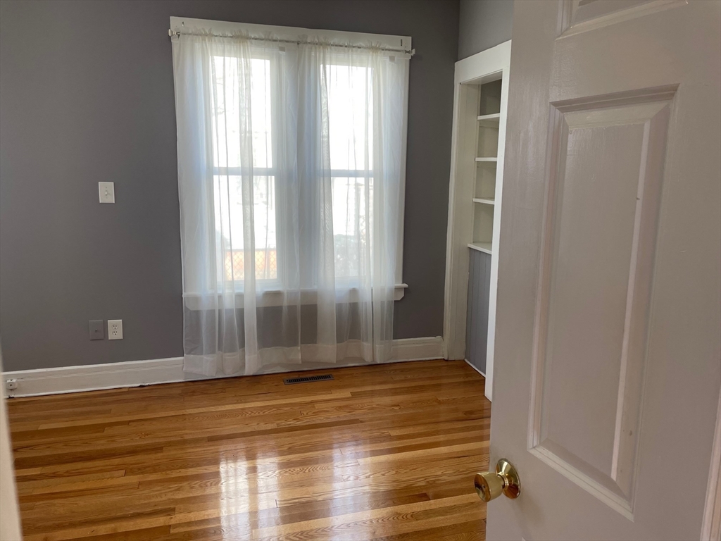 31 Cottage Street West Springfield, MA 01089 - Photo 14 of 27 Gallery Image 14
