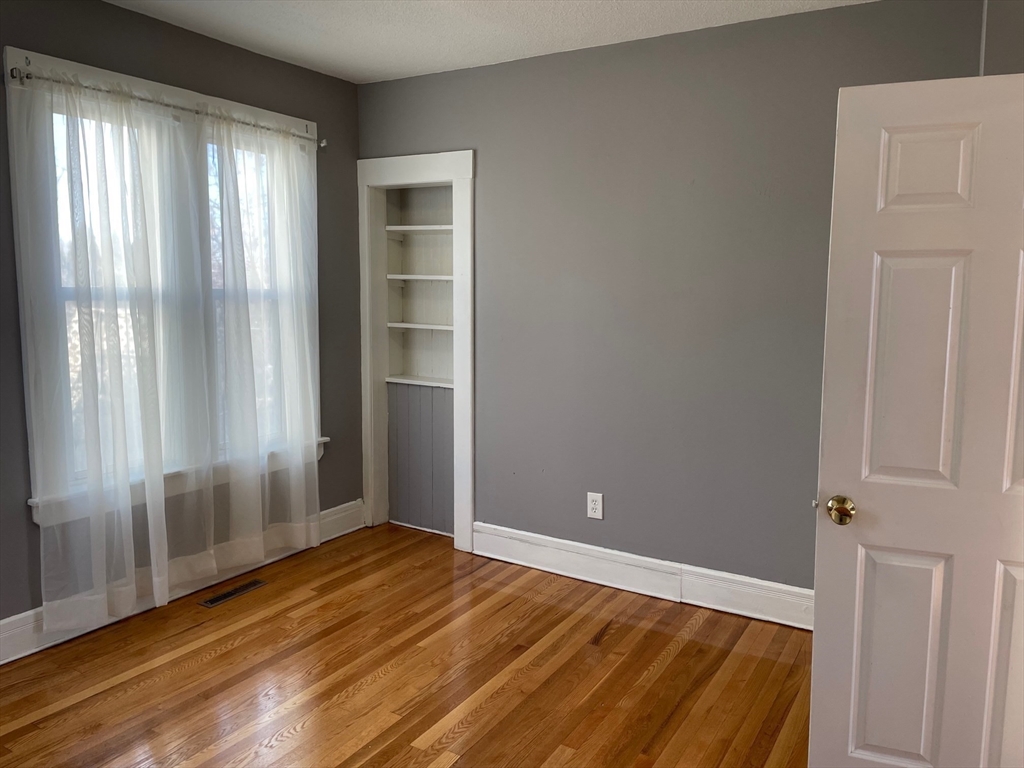 31 Cottage Street West Springfield, MA 01089 - Photo 15 of 27 Gallery Image 15
