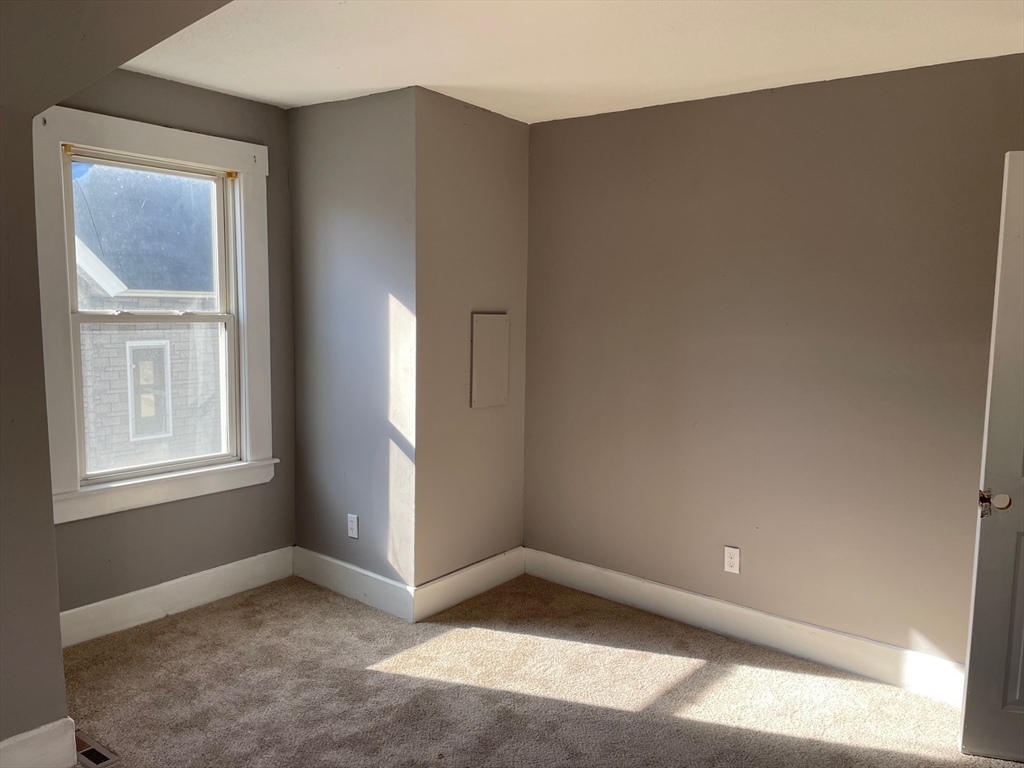 31 Cottage Street West Springfield, MA 01089 - Photo 22 of 27 Gallery Image 22