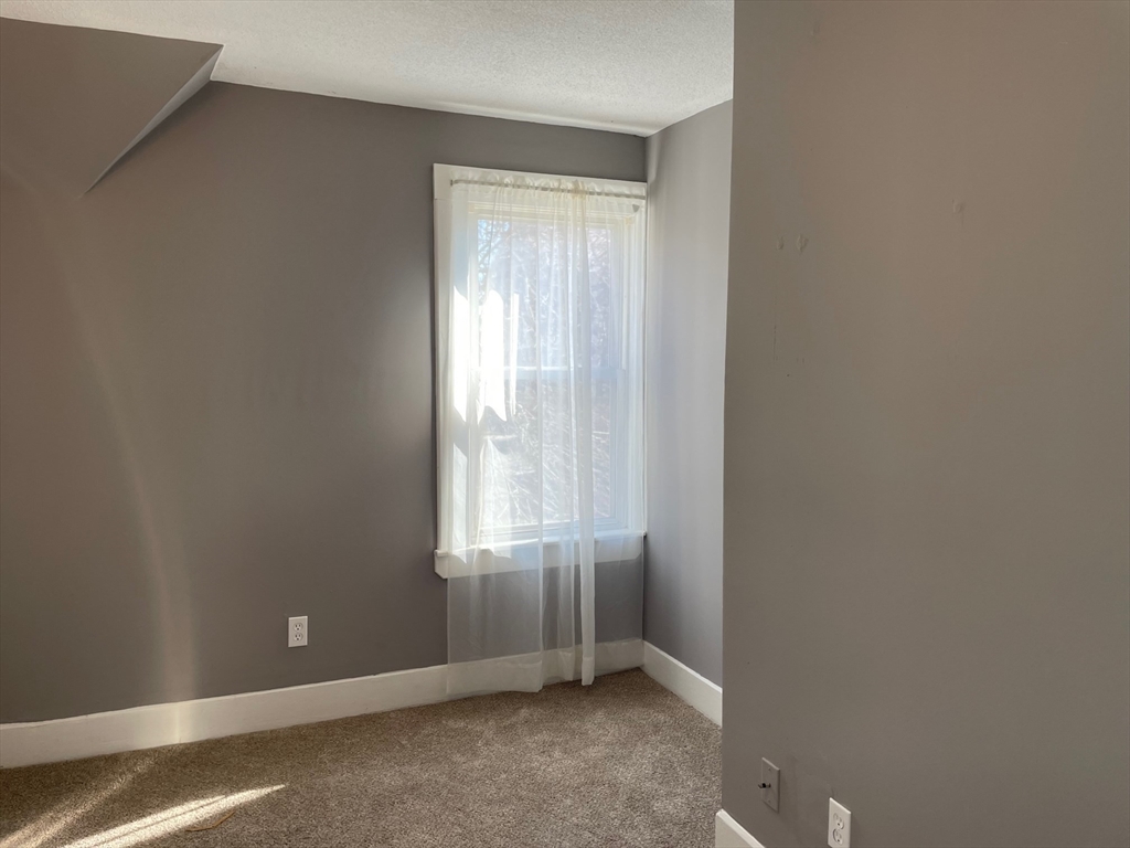 31 Cottage Street West Springfield, MA 01089 - Photo 25 of 27 Gallery Image 25