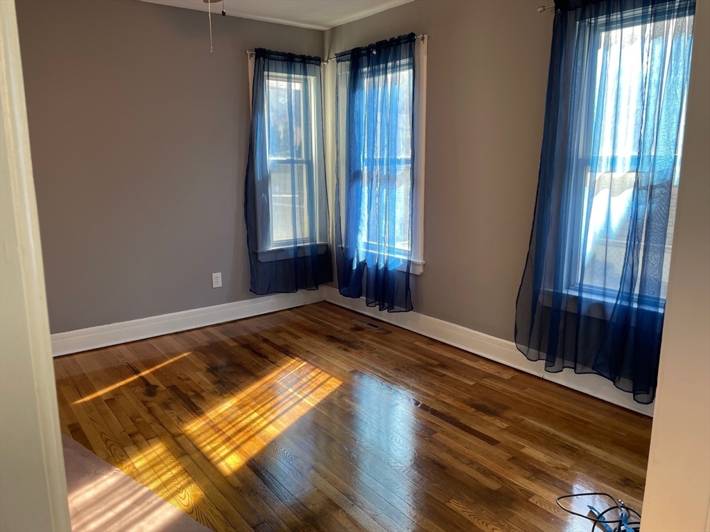 31 Cottage Street West Springfield, MA 01089 - Photo 5 of 27 Gallery Image 5