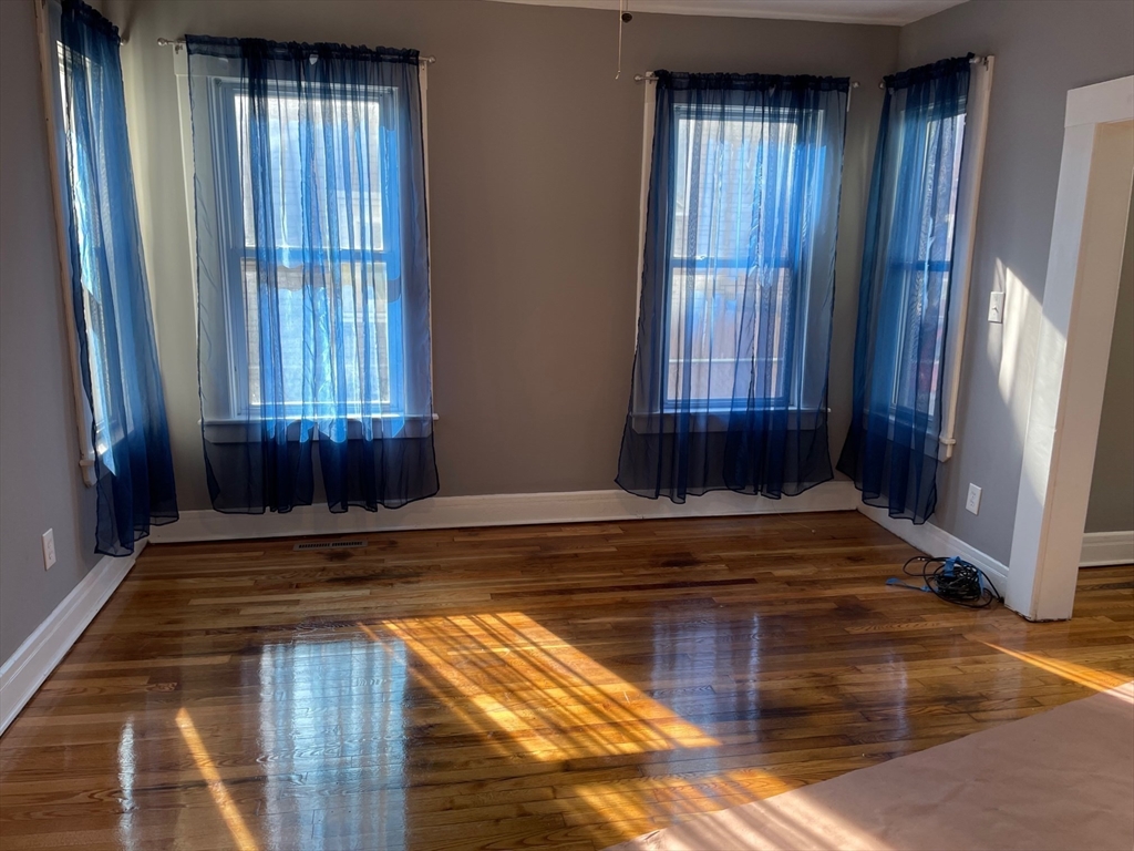 31 Cottage Street West Springfield, MA 01089 - Photo 6 of 27 Gallery Image 6