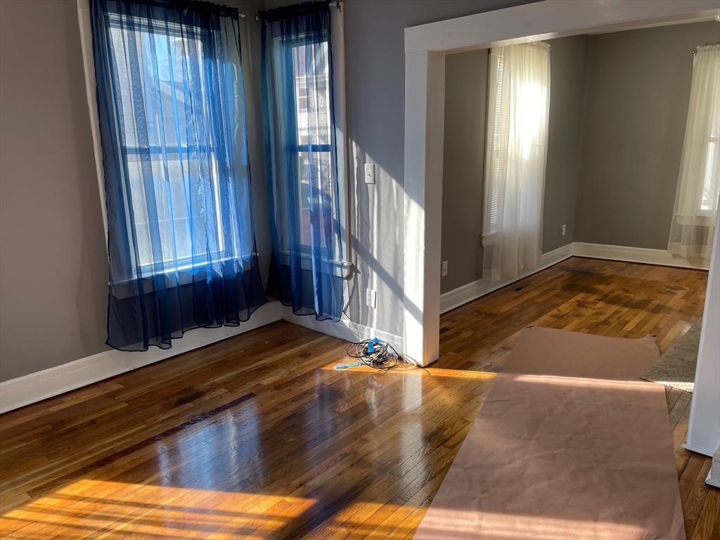31 Cottage Street West Springfield, MA 01089 - Photo 7 of 27 Gallery Image 7