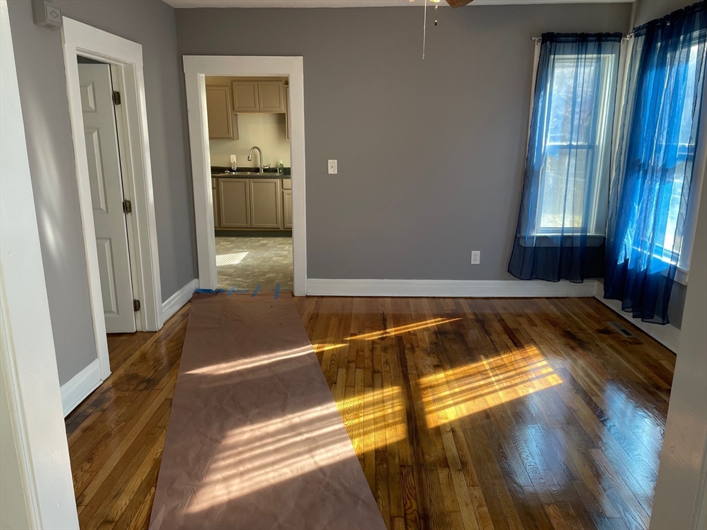 31 Cottage Street West Springfield, MA 01089 - Photo 9 of 27 Gallery Image 9