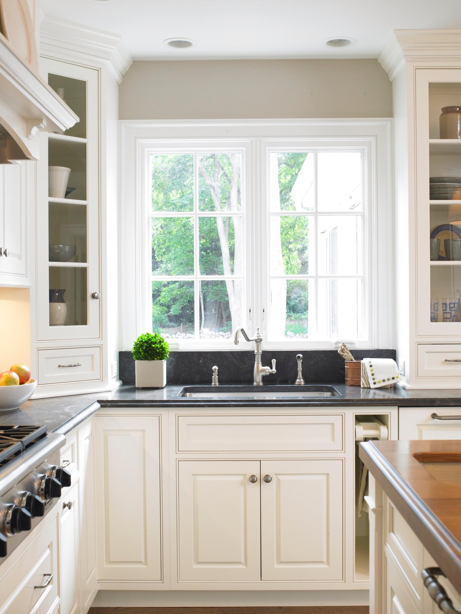 44 Valley Road New Canaan, CT 06840 - Photo 10 of 31 White Kitchen-020606-2