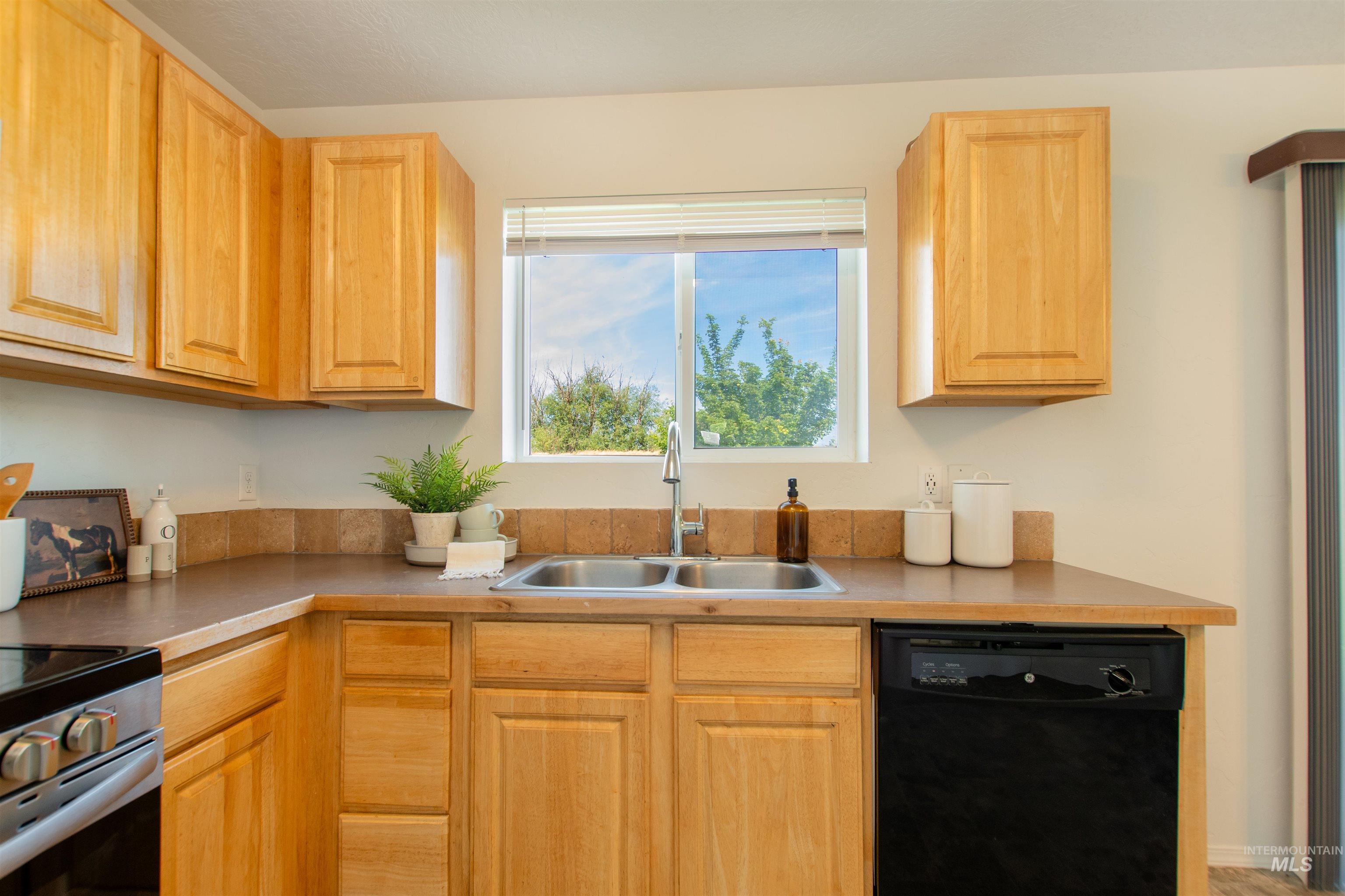 16168 Greenfield Way Caldwell, ID 83607 - Photo 11 of 32