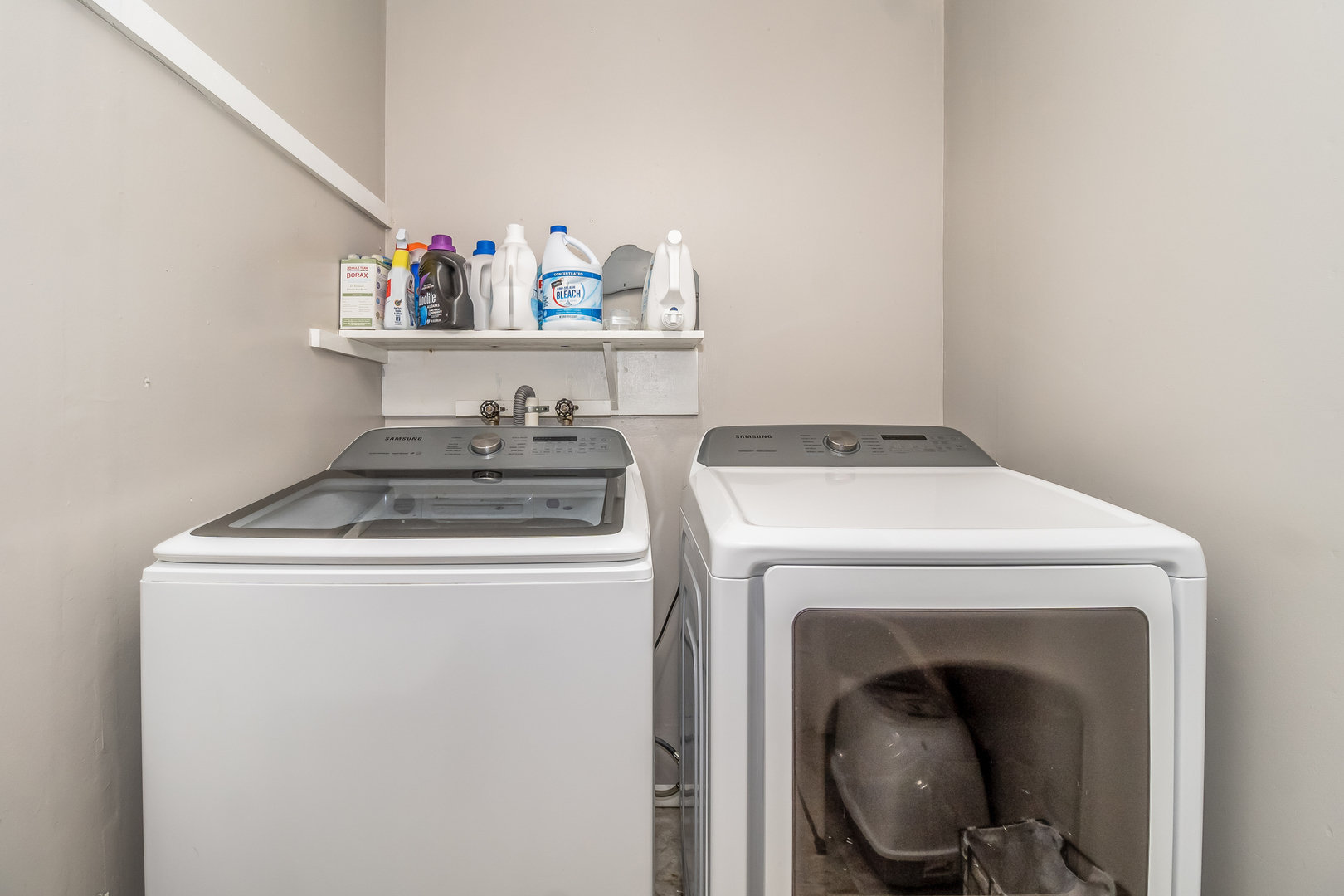518 Amherst Avenue Romeoville, IL 60446 - Photo 12 of 23 a utility room with dryer and washer