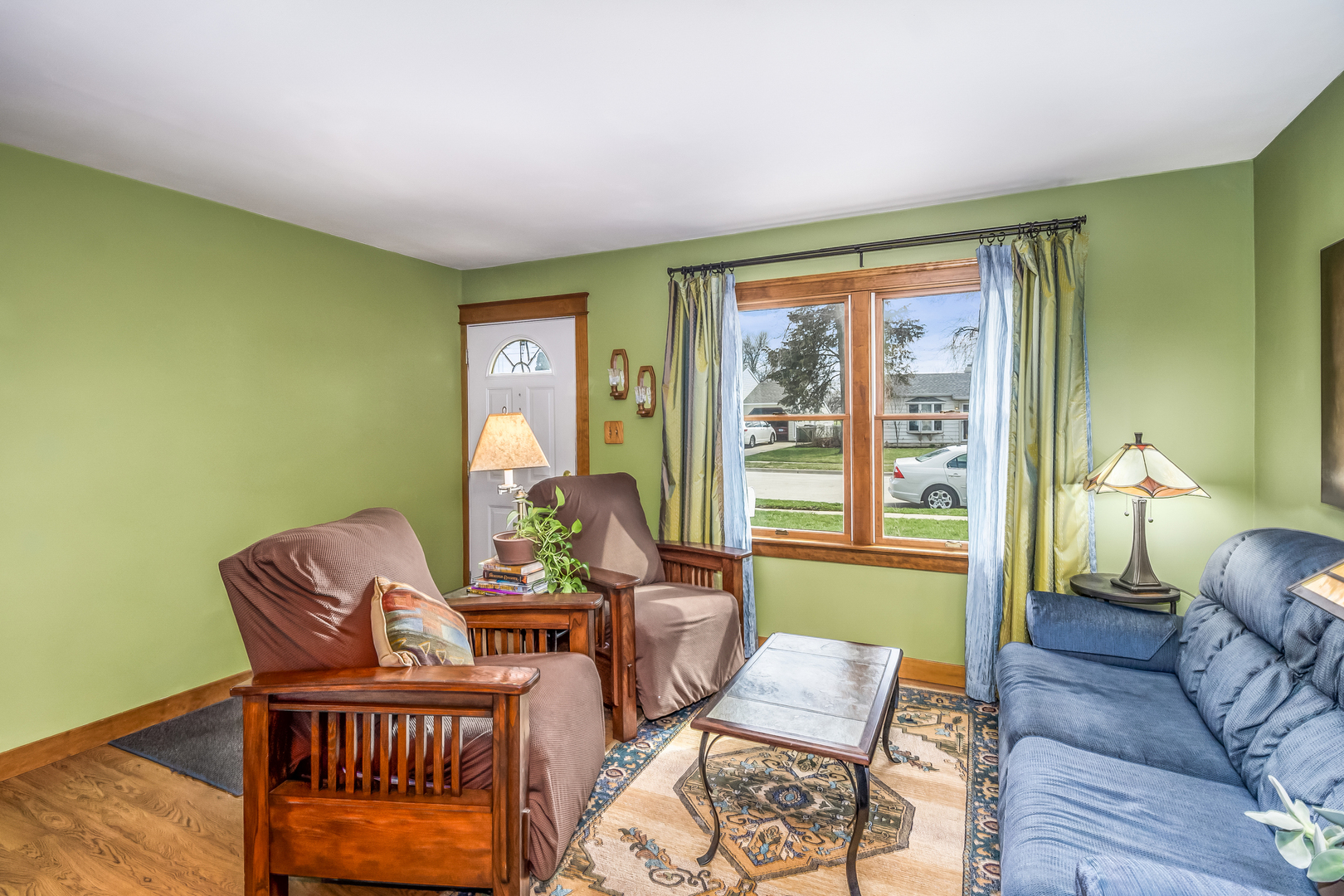 518 Amherst Avenue Romeoville, IL 60446 - Photo 3 of 23 a living room with furniture and a window